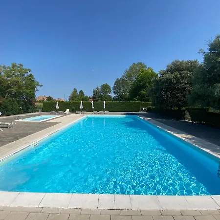 Residenza Tiglio - Pool & Relax * Τζεσόλο Λίντο