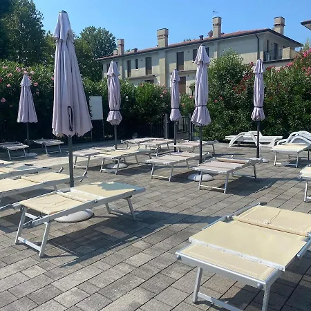Residenza Tiglio - Pool & Relax * Τζεσόλο Λίντο